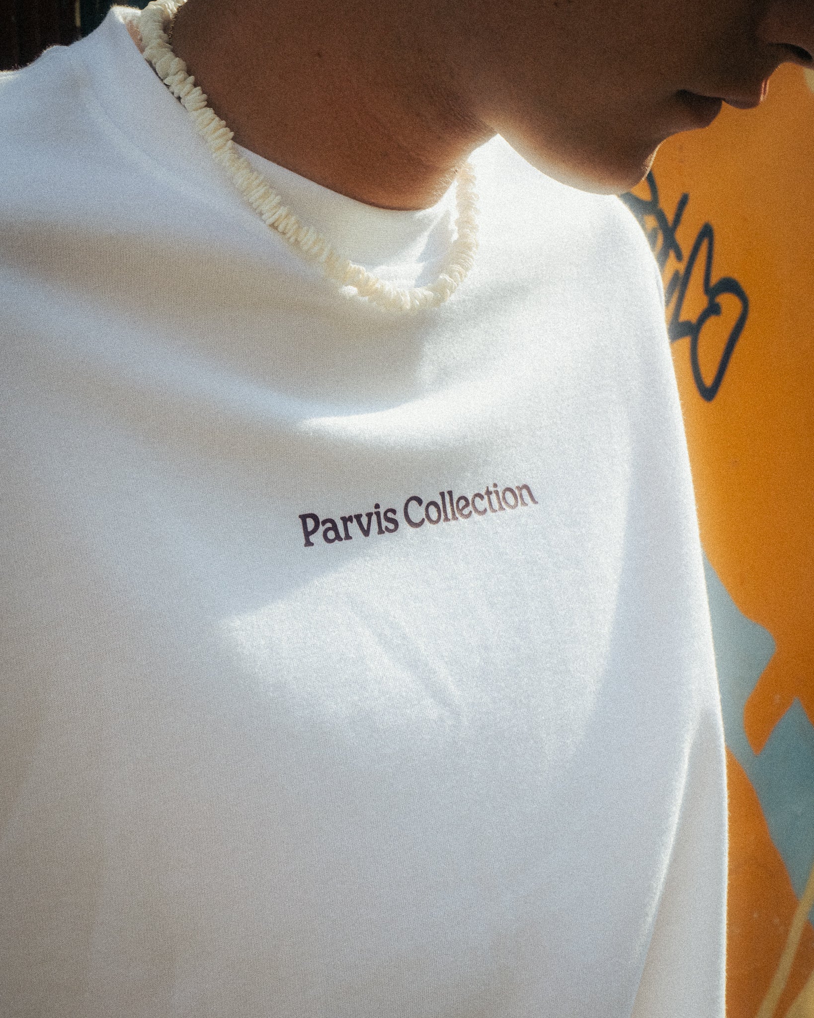 WHITE BOXY TEE THE KISS