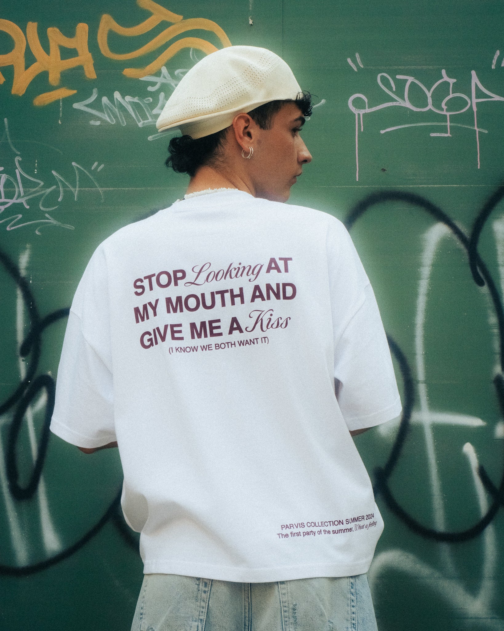 WHITE BOXY TEE THE KISS